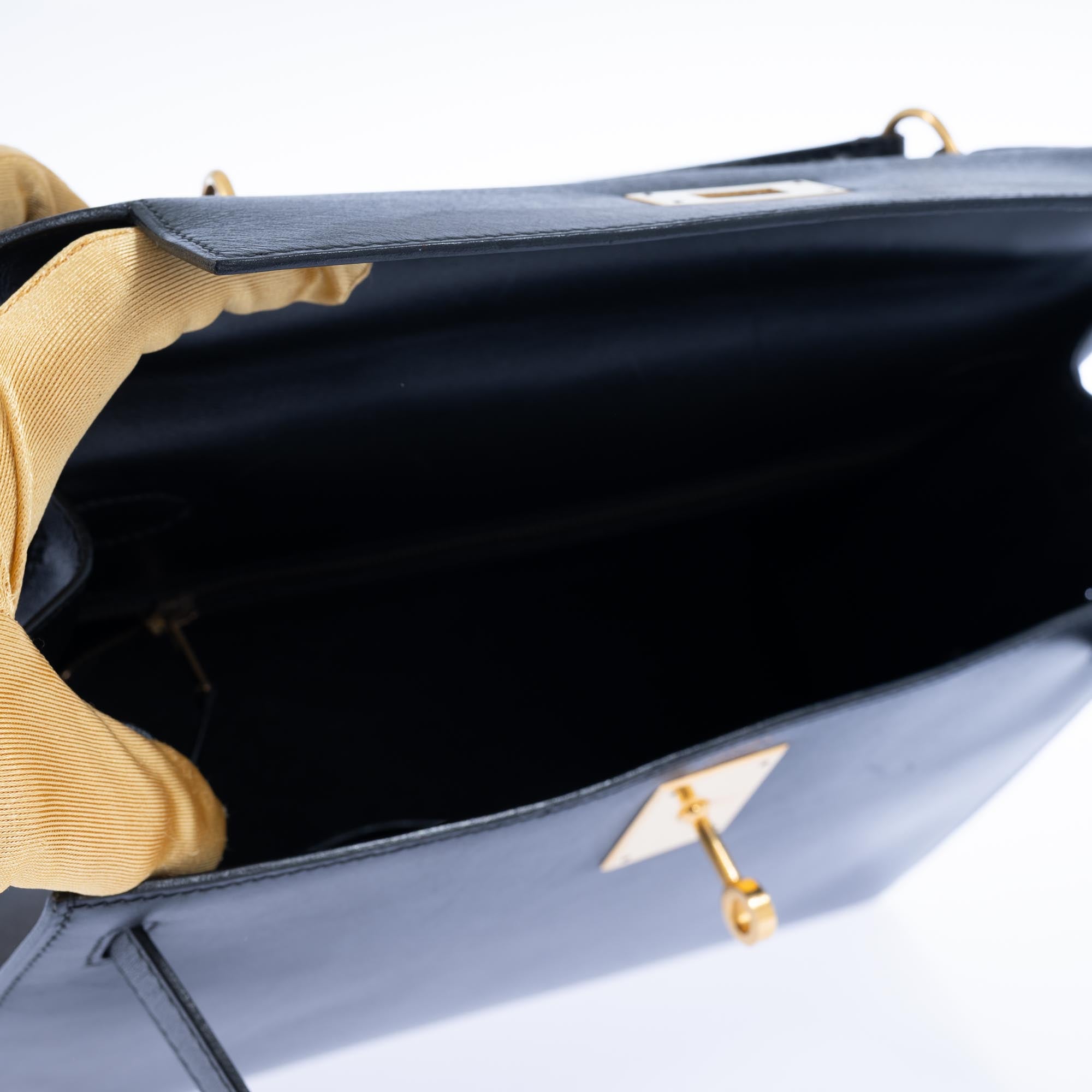 Hermès Kelly 28 Sellier Noir Box Calf Gold Hardware