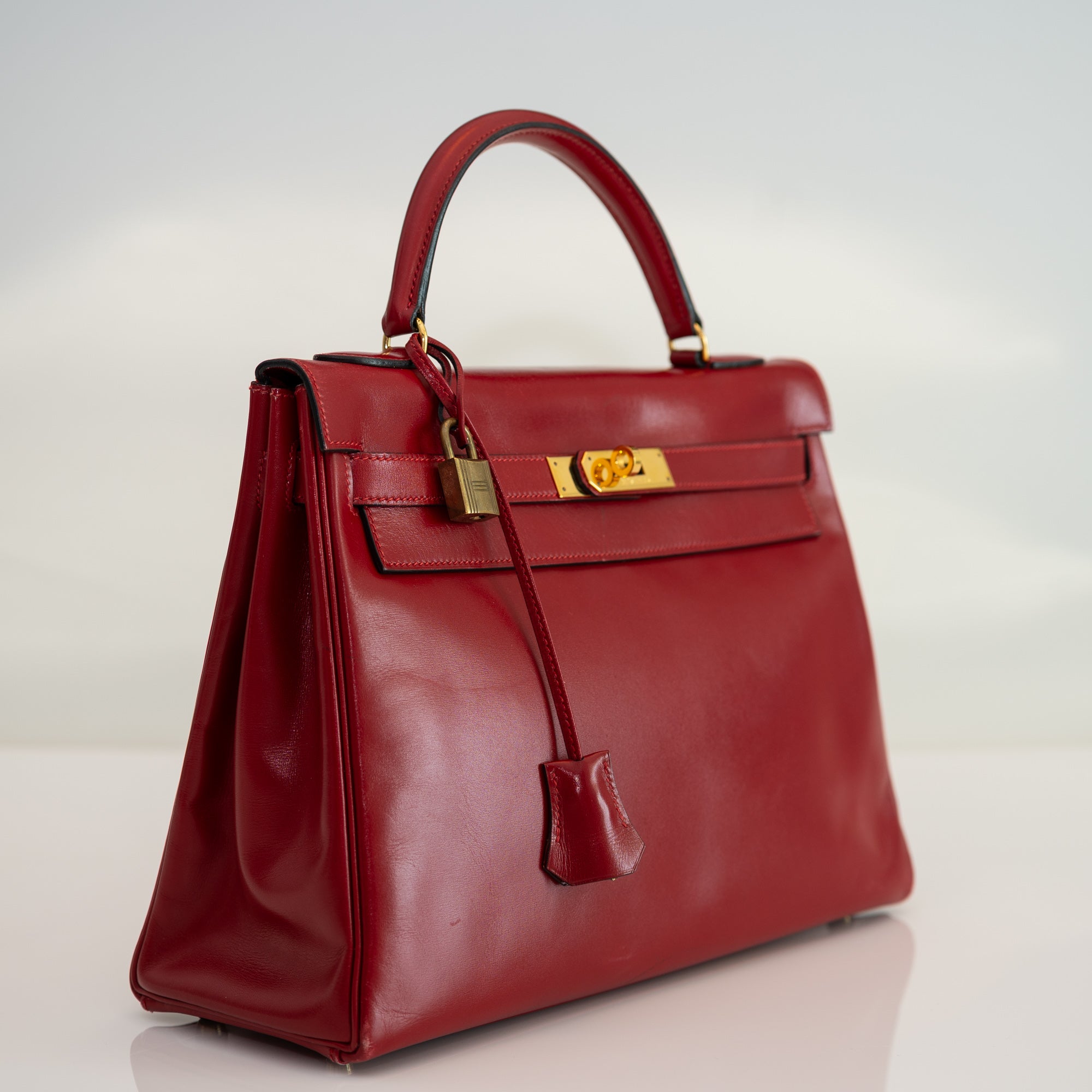 Hermès Kelly 32 Retourne Rouge Vif Box Calf Gold Hardware | JANEFINDS