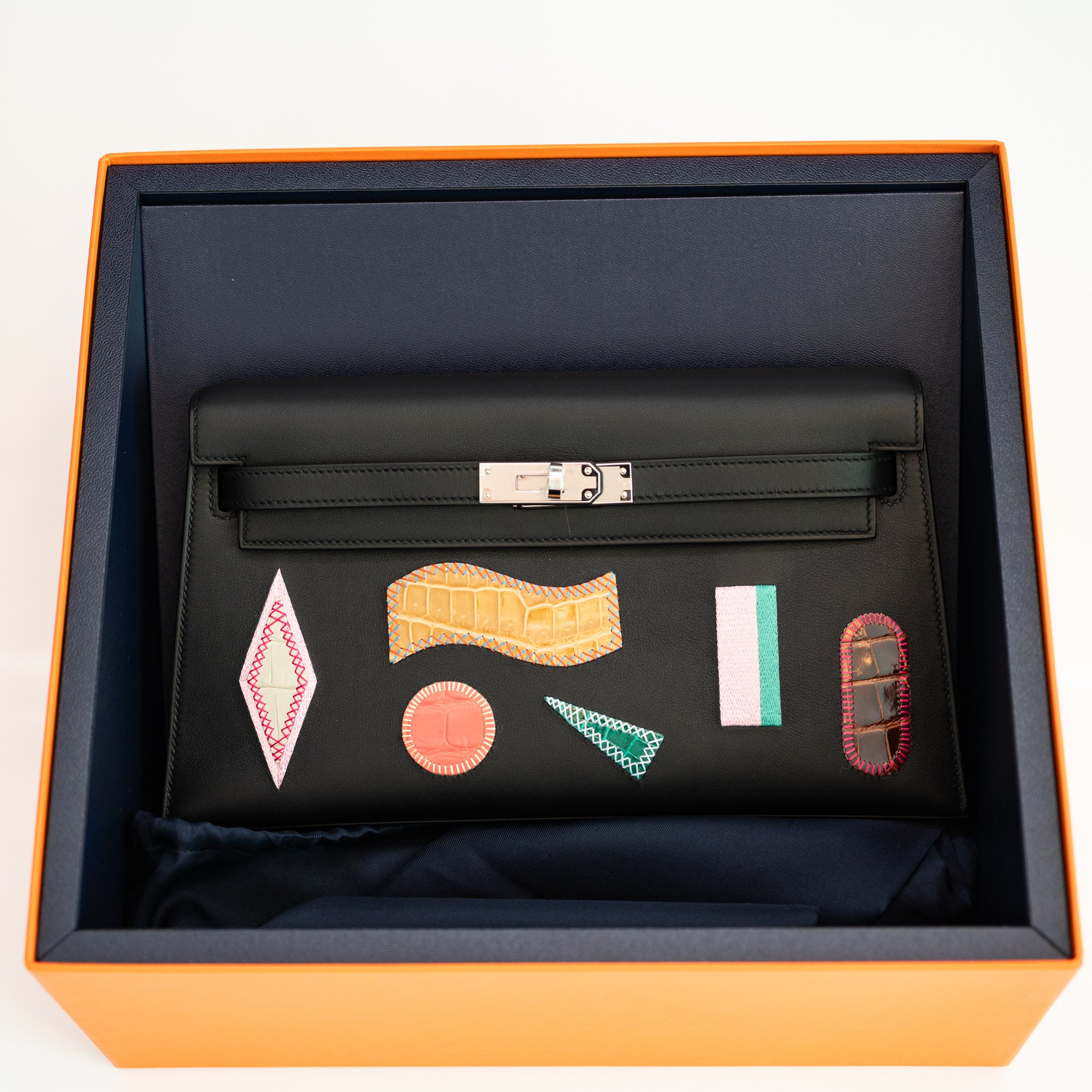 Hermès Kelly Élan Broderie Collage Noir Swift, Shiny Niloticus