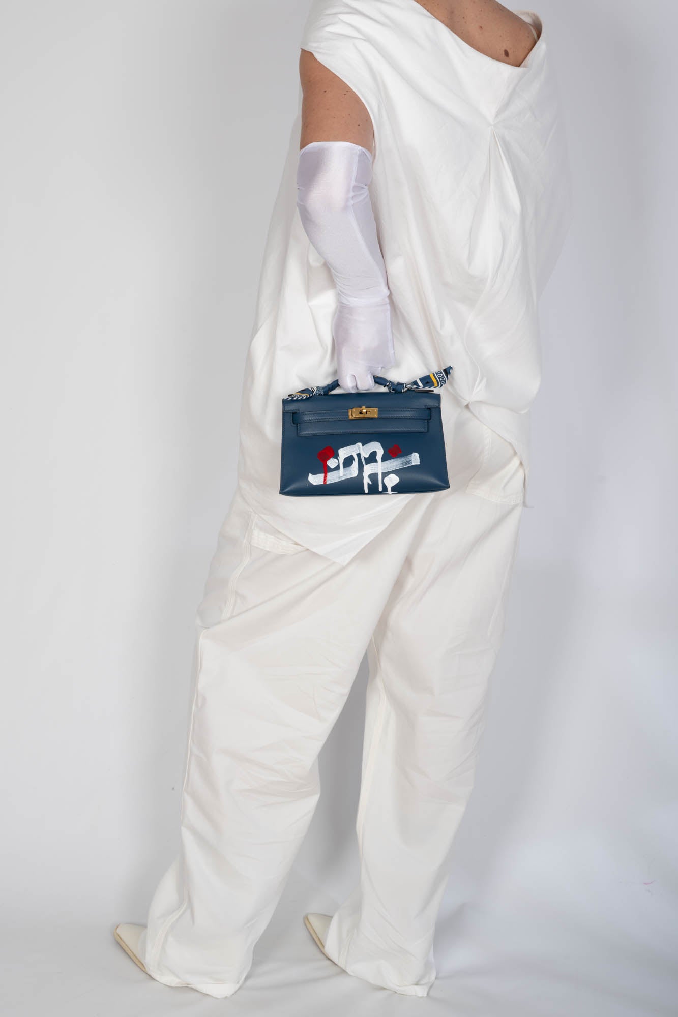 Hermès Kelly Pochette Bleu Nuit Swift Retna Artist Collaboration Gold Hardware