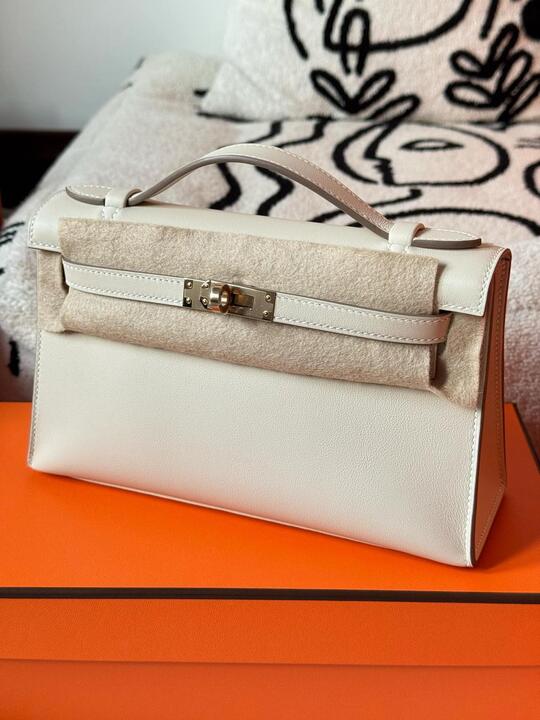 Hermès Kelly Pochette in Craie Epsom with Permabrass hardware