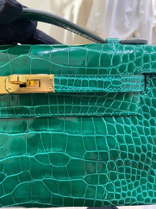 Hermès Kelly Pochette in Vert Émeraude Alligator with Gold hardware, image 2 of 4