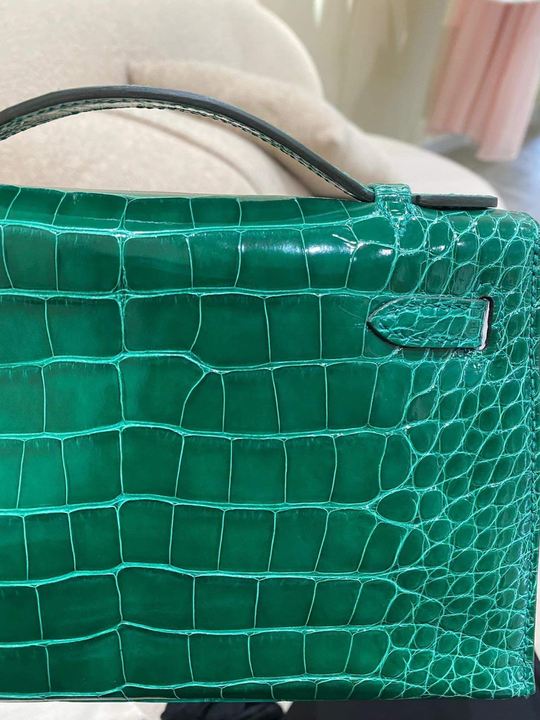 Hermès Kelly Pochette in Vert Émeraude Alligator with Gold hardware, image 3 of 4