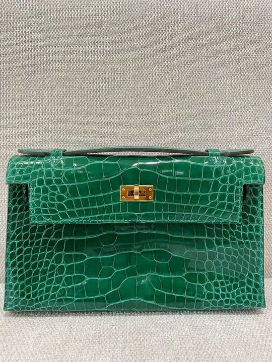 Hermès Kelly Pochette in Vert Émeraude Alligator with Gold hardware