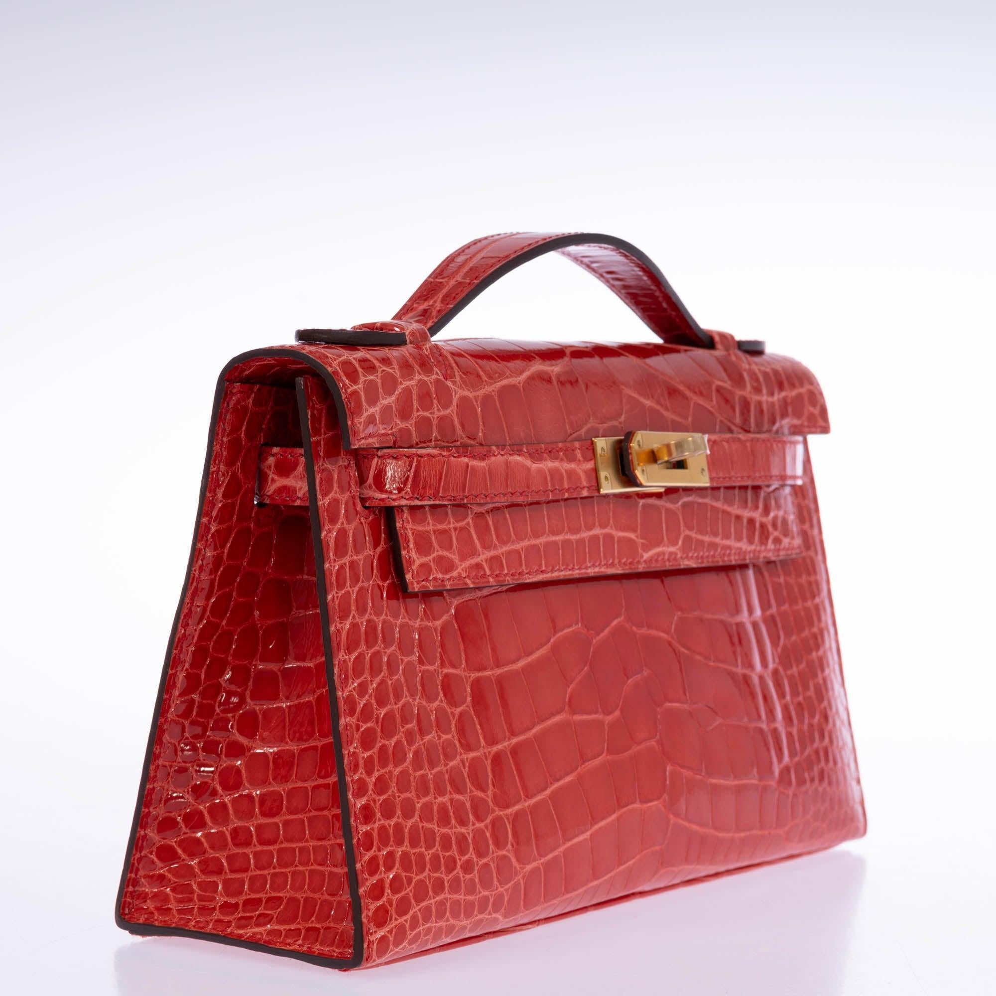 Hermès Kelly Pochette Rouge de Coeur Shiny Alligator Gold Hardware