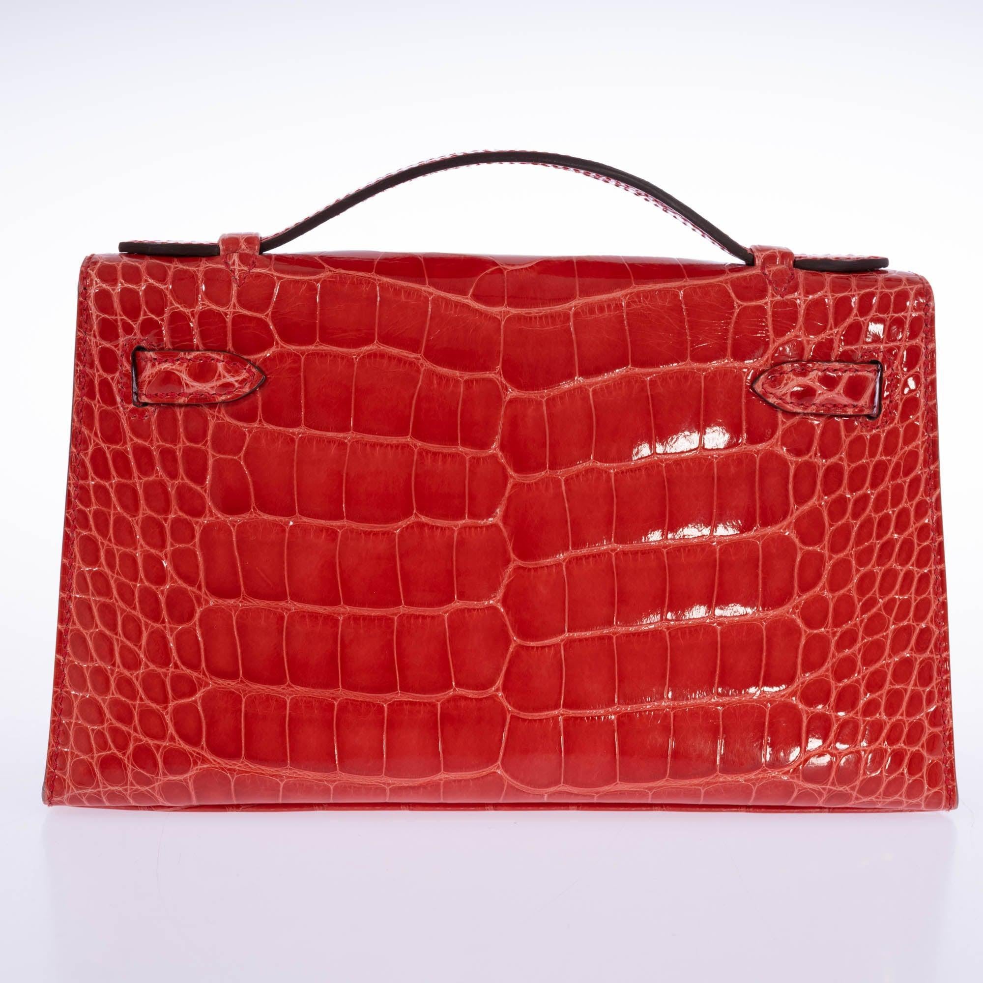 Hermès Kelly Pochette Rouge de Coeur Shiny Alligator Gold Hardware