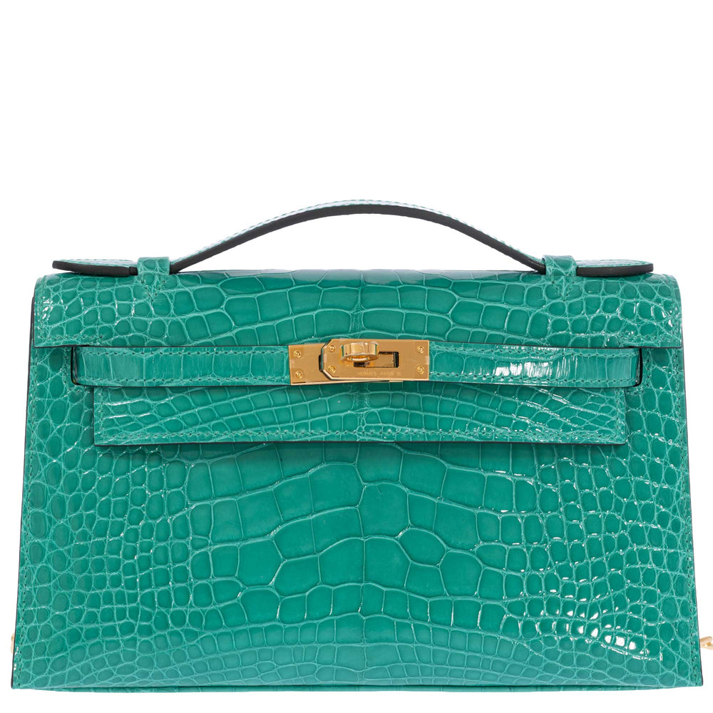 Hermès Kelly Pochette in Vert Jade shiny alligator with gold hardware, front view.