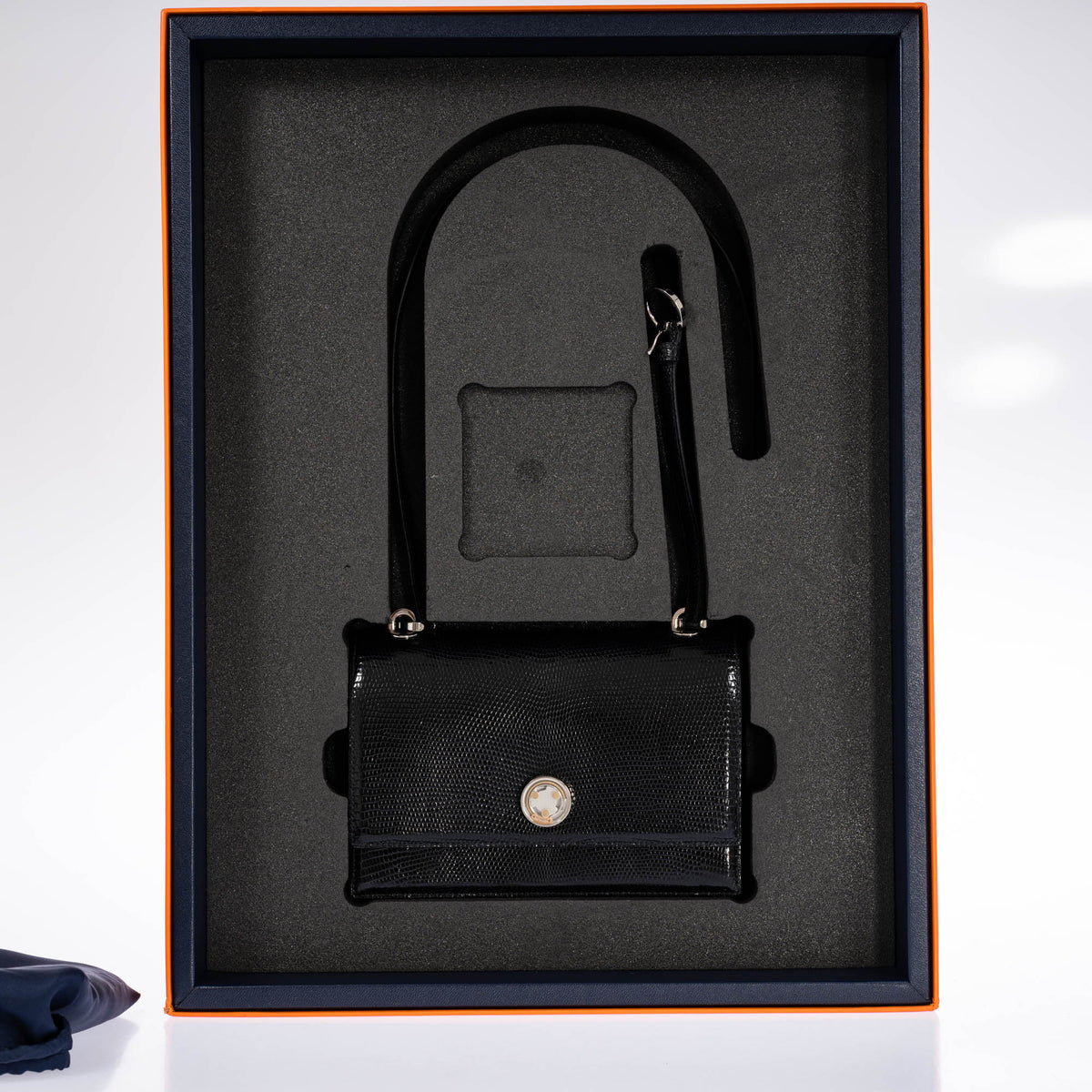 Hermès Minuit au Faubourg 20 in Noir lizard, in its presentation box with the shoulder strap.
