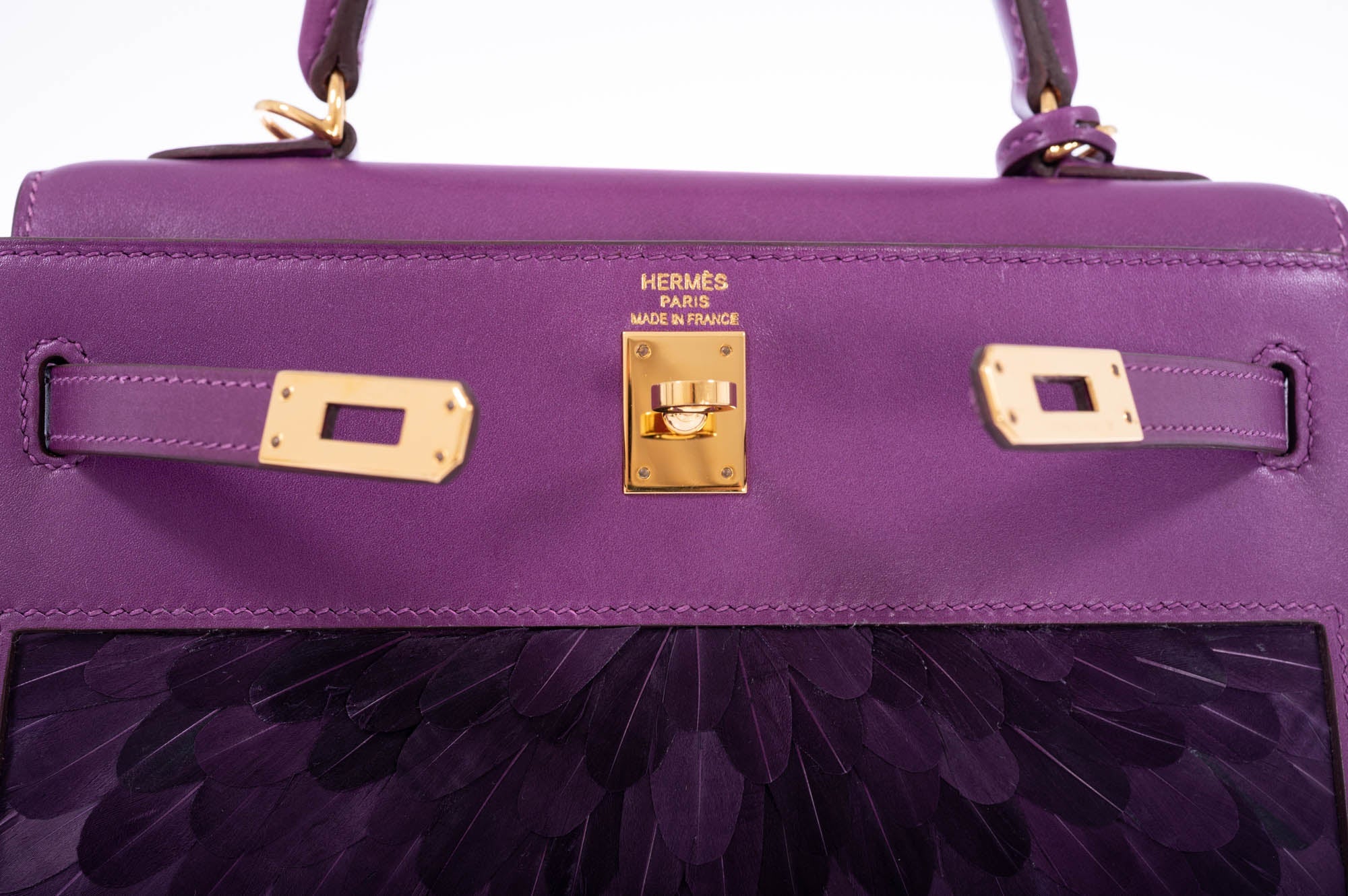 Vintage Hermès Kelly 25 Sellier Violet Custom Feather Tadelakt Leather Gold Hardware