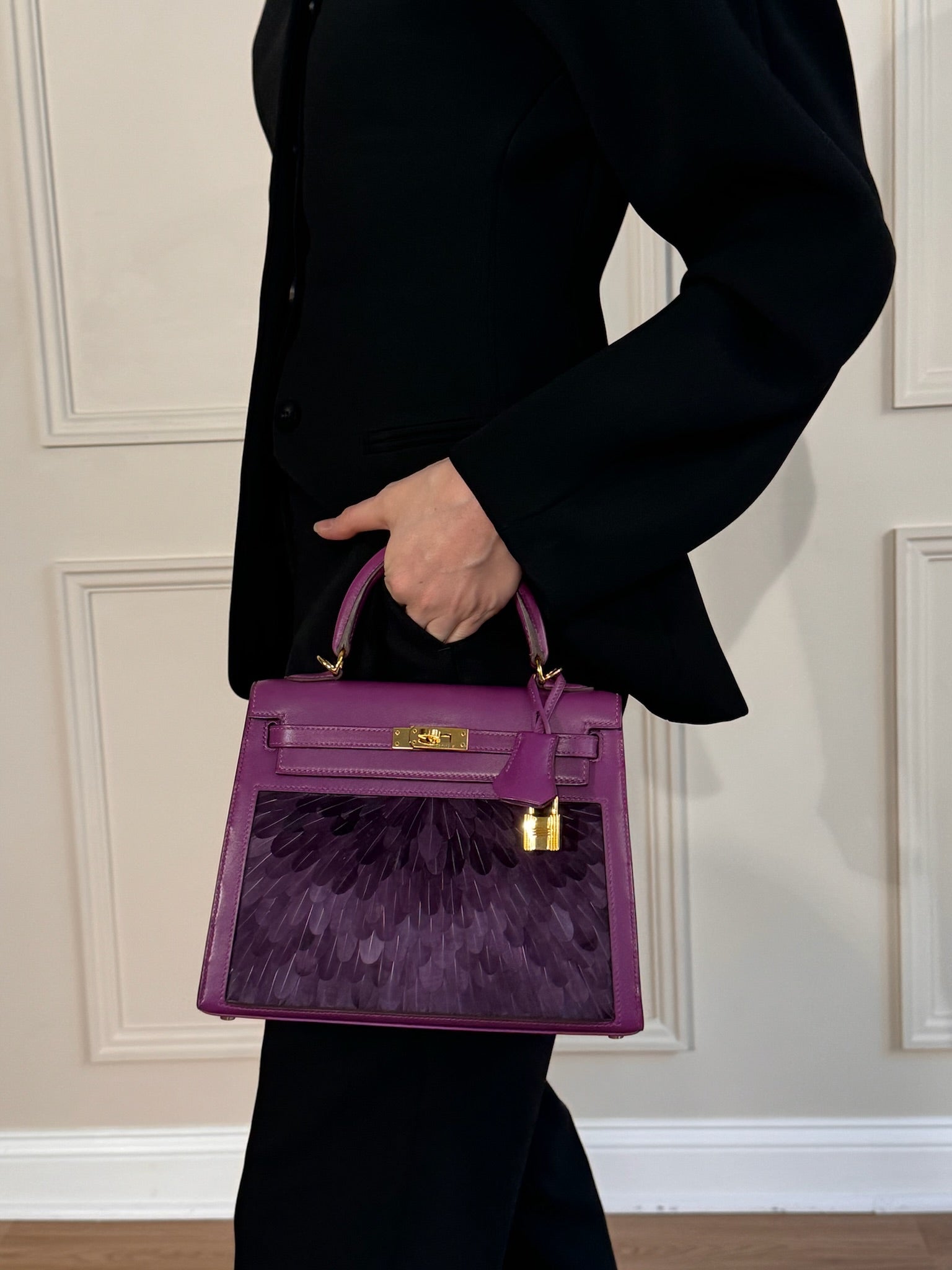 Vintage Hermès Kelly 25 Sellier Violet Custom Feather Tadelakt Leather Gold Hardware