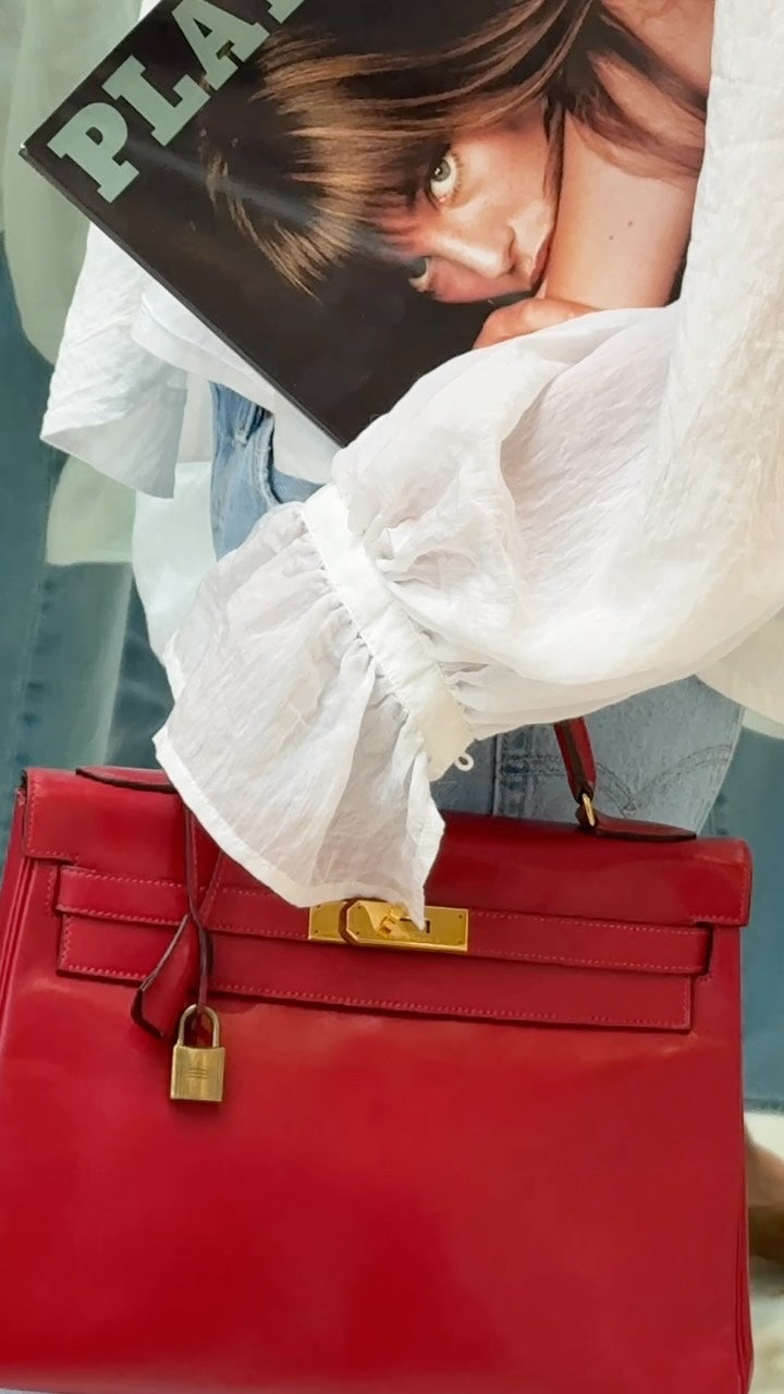 JANEFINDS Instagram: a red Hermès Kelly with gold hardware