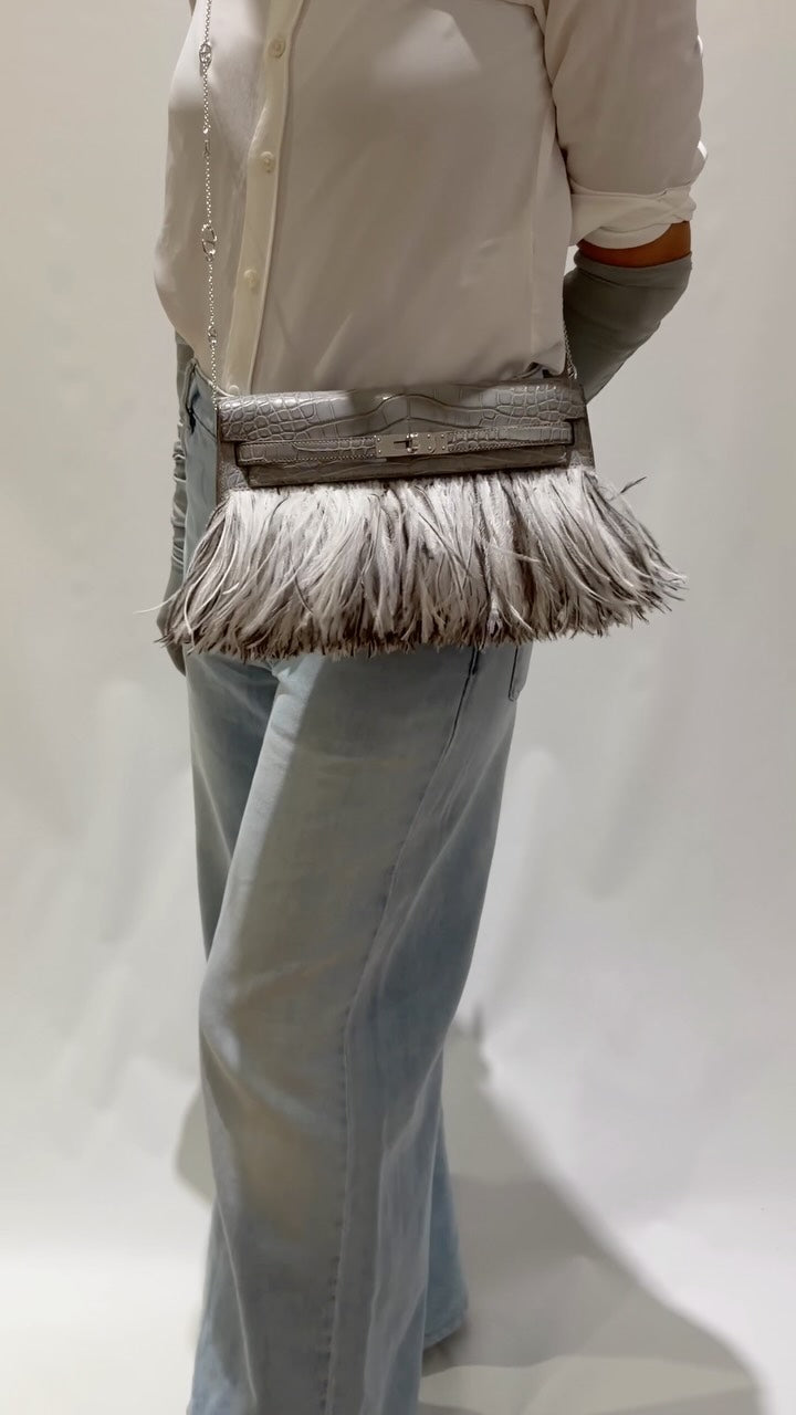 JANEFINDS Instagram: Limited Edition Kelly Elan Folie Hima in gray with a feathered fringe, worn crossbody on a silver chain with a white shirt and light-wash jeans
