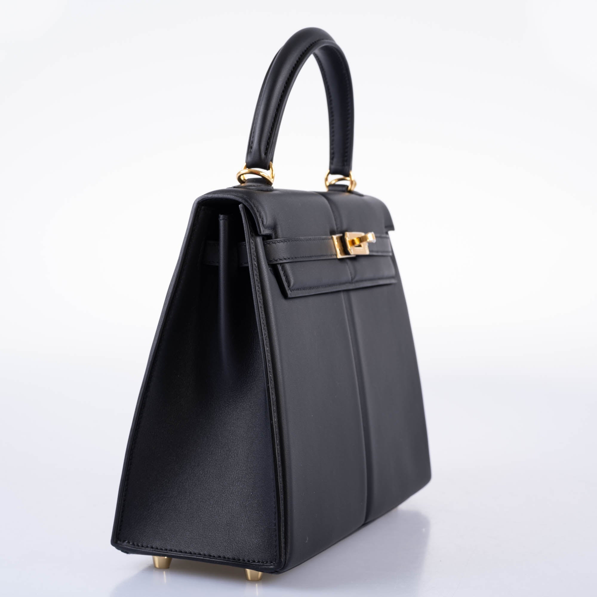 Hermès Kelly 25 Padded Sellier Black Barenia and Swift Leather Gold Hardware