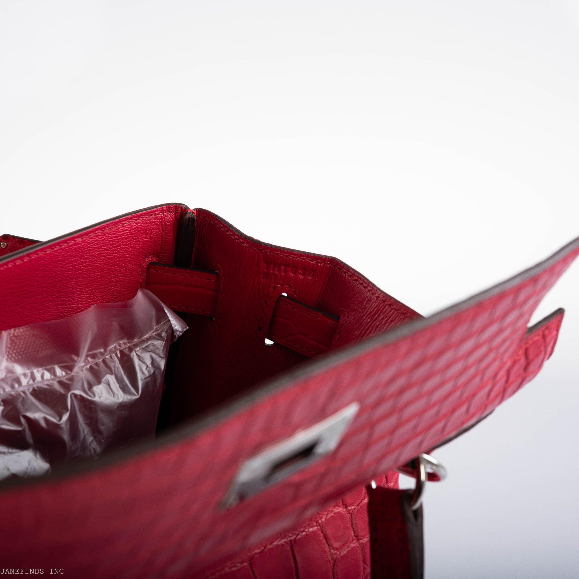 Hermès Kelly 28 Retourne Rose Extreme Matte Alligator with Palladium Hardware