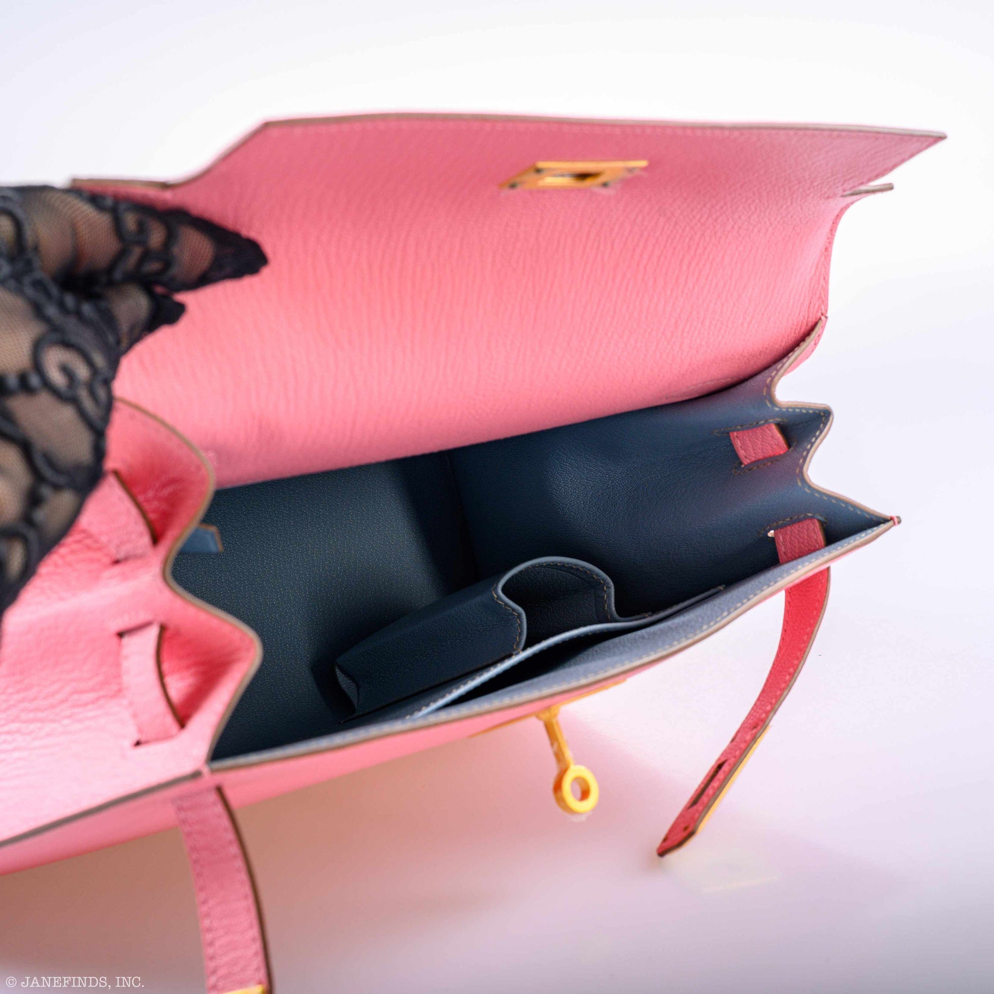 Hermès Kelly 28 Sellier HSS Rose Confetti/Bleu Paradis Chèvre Brushed Gold Hardware