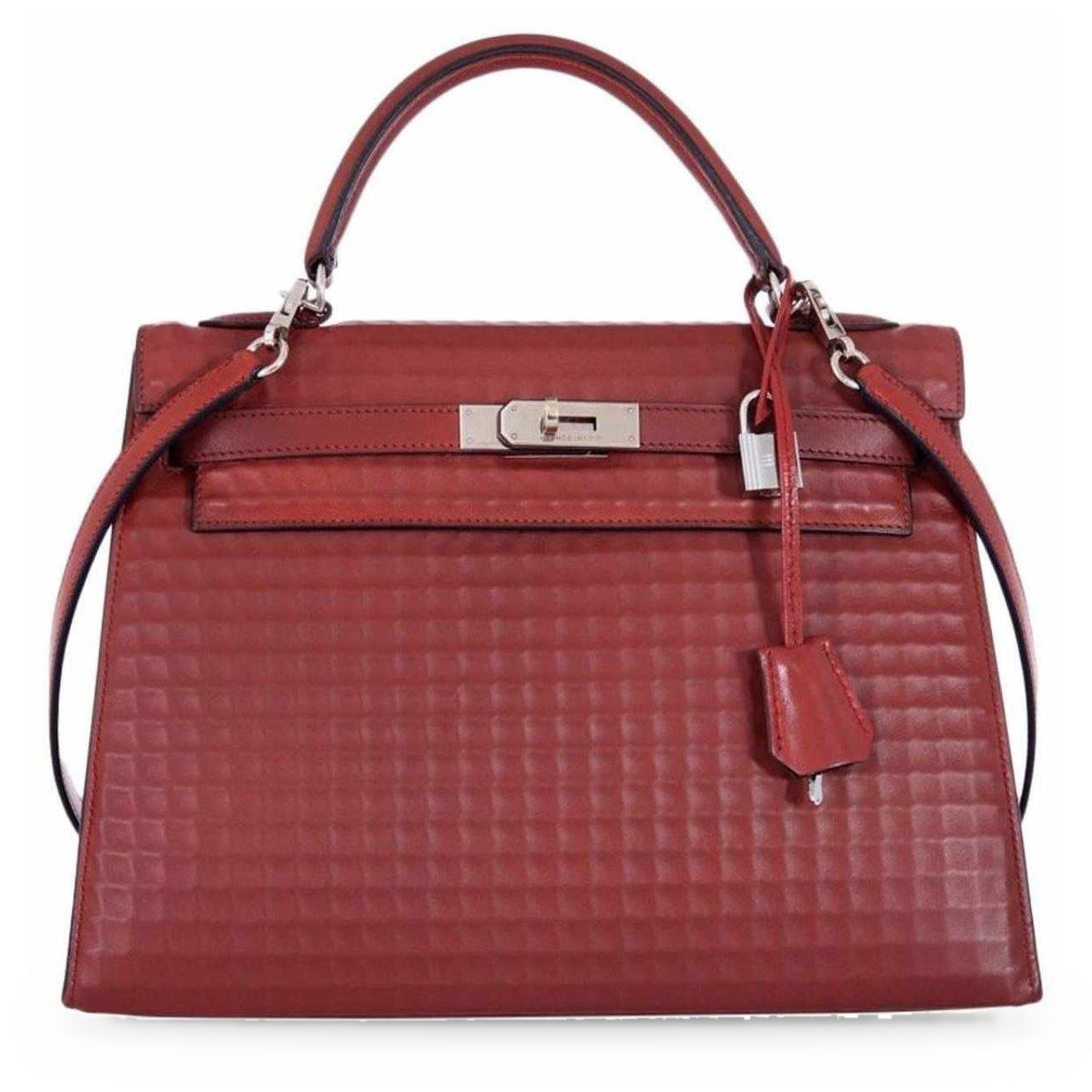 Hermès Kelly 32 Sellier Rouge H Waffle Palladium Hardware, front view, closed with lock, clochette and shoulder strap