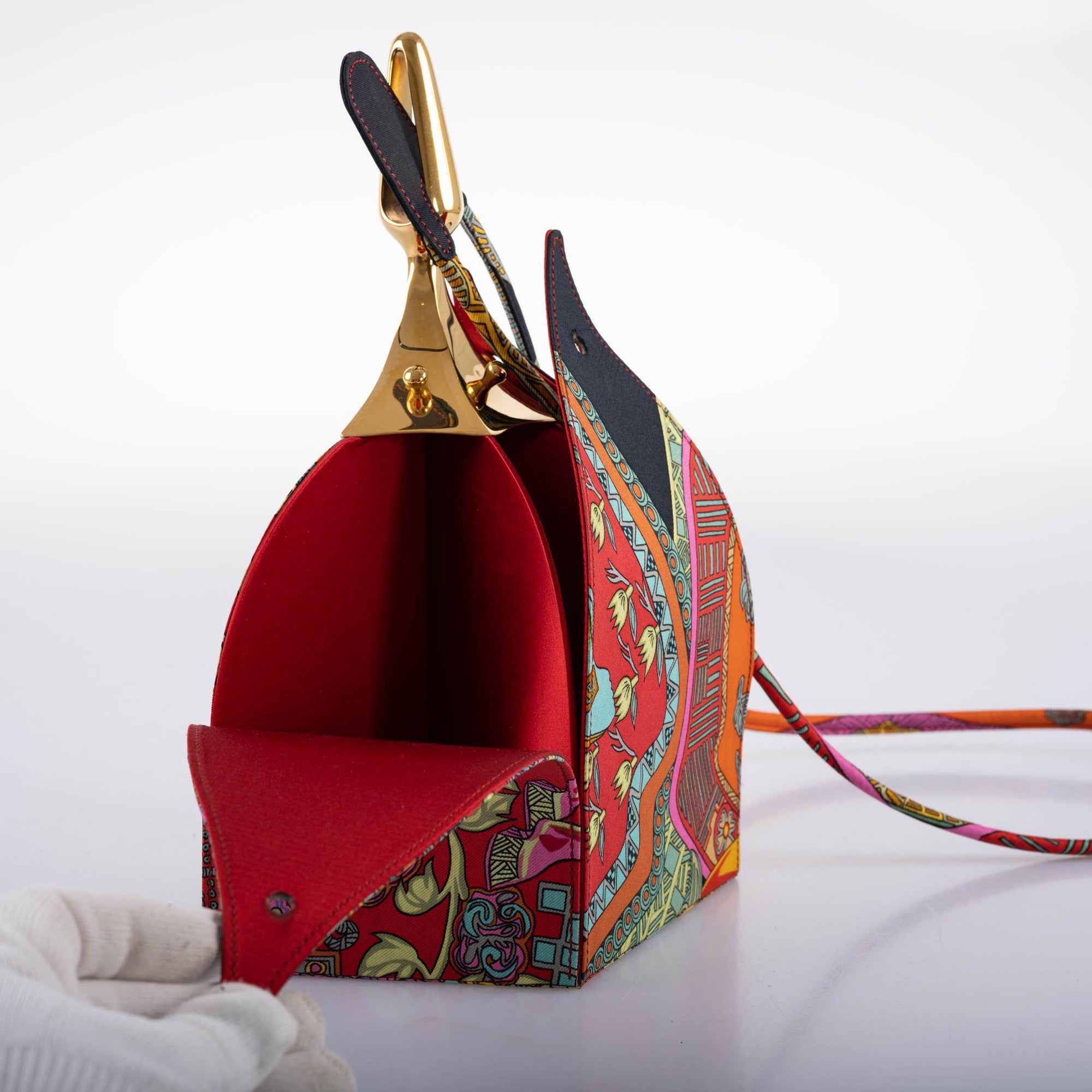 Hermès Unique Silk ‘Art des Steppes’ Yurt Runway Bag - 1991